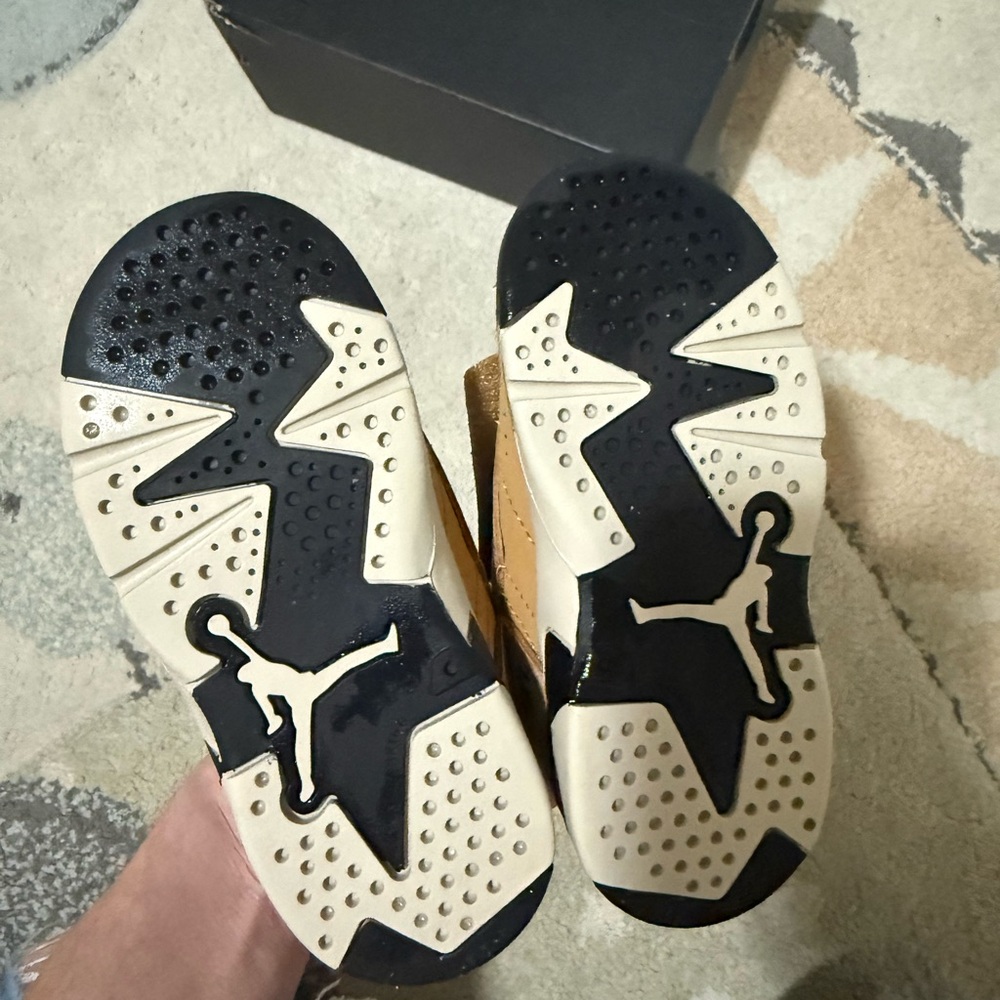 Jordan MVP 8C Sandrift/ BAROQUE Sneakers Box- LIKE NEW - Picture 6 of 7